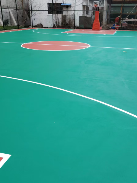 朝阳 球场长期使用易出现地面开裂